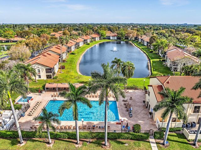 10215 N Circle Lake Drive 201, Boynton Beach, FL 33437