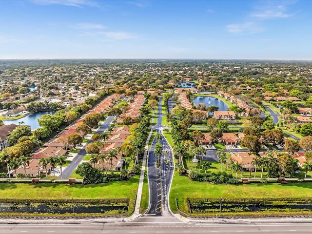 10215 N Circle Lake Drive 201, Boynton Beach, FL 33437