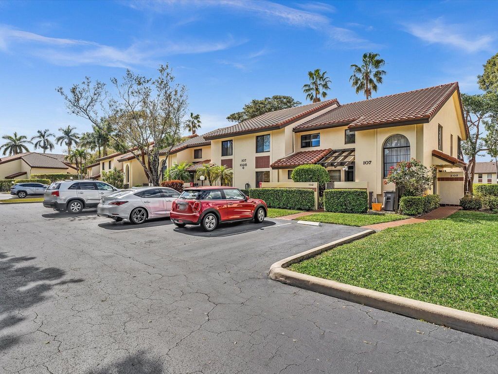 10215 N Circle Lake Drive 201, Boynton Beach, FL 33437