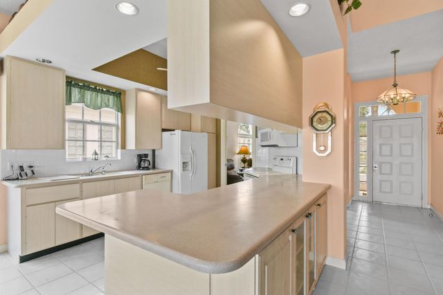8172 SE Palm Hammock Lane, Hobe Sound, FL 33455