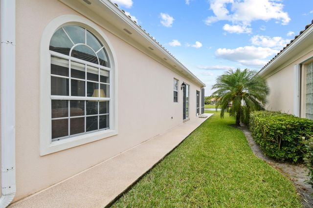 8172 SE Palm Hammock Lane, Hobe Sound, FL 33455