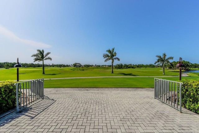 8172 SE Palm Hammock Lane, Hobe Sound, FL 33455