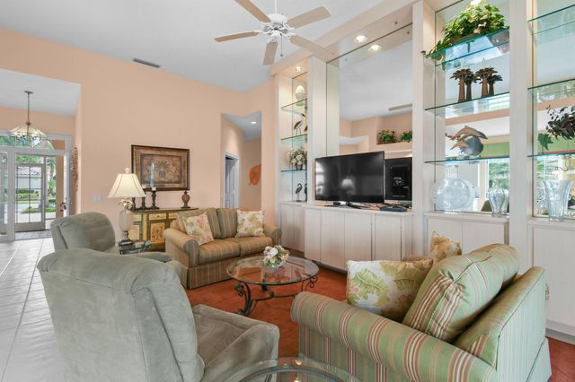 8172 SE Palm Hammock Lane, Hobe Sound, FL 33455