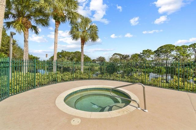 8172 SE Palm Hammock Lane, Hobe Sound, FL 33455