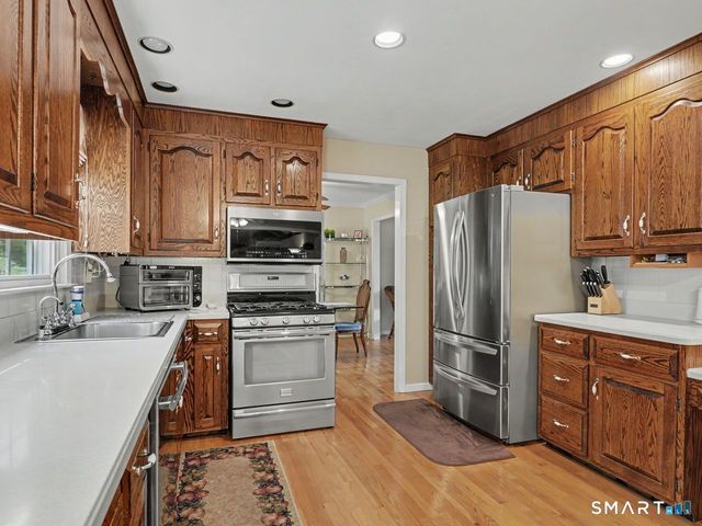 131 Hillside Lane, Monroe, CT 06468