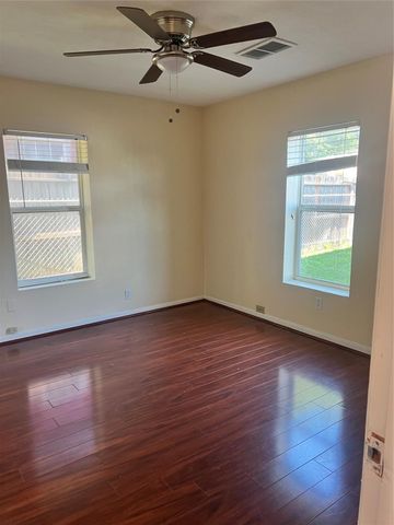 5604 Chapman Street, Houston, TX 77009