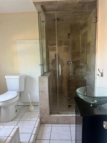 5604 Chapman Street, Houston, TX 77009