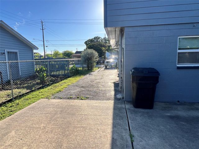 5604 Chapman Street, Houston, TX 77009