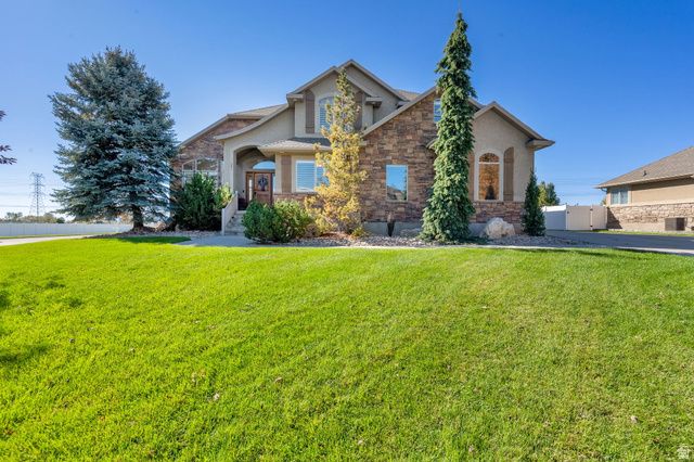 686 WELLINGTON DR, Kaysville, UT 84037