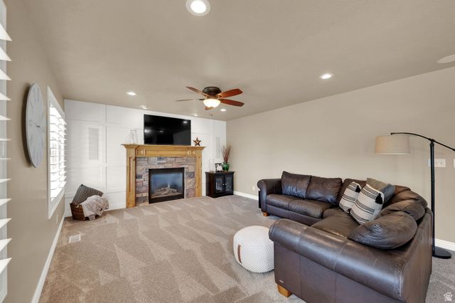 686 WELLINGTON DR, Kaysville, UT 84037