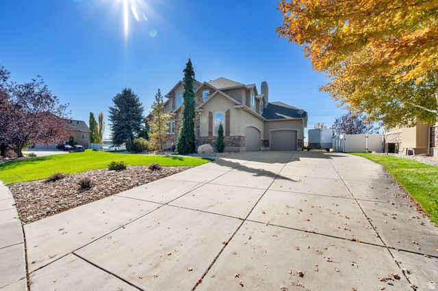 686 WELLINGTON DR, Kaysville, UT 84037