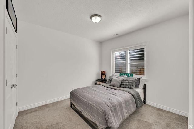 686 WELLINGTON DR, Kaysville, UT 84037