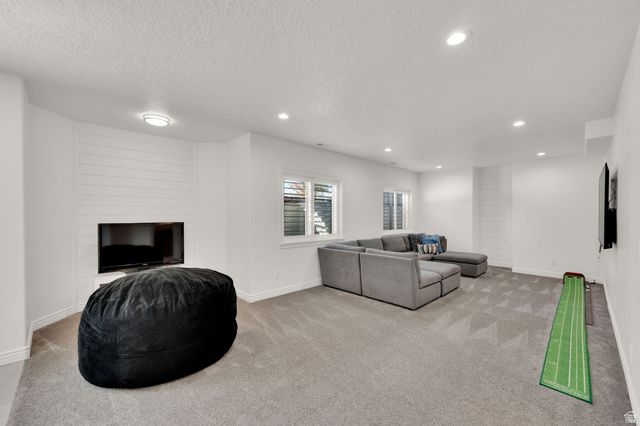686 WELLINGTON DR, Kaysville, UT 84037