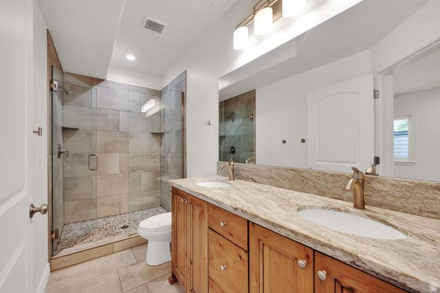 686 WELLINGTON DR, Kaysville, UT 84037