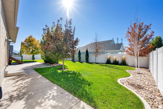686 WELLINGTON DR, Kaysville, UT 84037