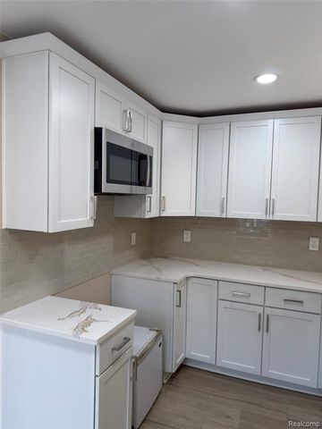 13118 Pembroke Avenue, Detroit, MI 48235