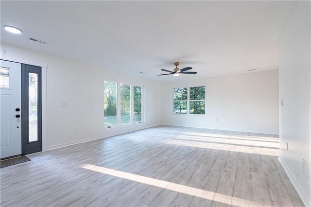 5183 Cherokee Lane, Mclouth, KS 66054