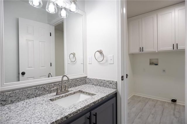 5183 Cherokee Lane, Mclouth, KS 66054