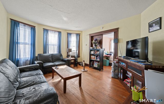 811 East Street, New Britain, CT 06051