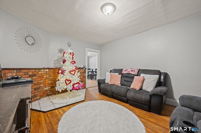 811 East Street, New Britain, CT 06051