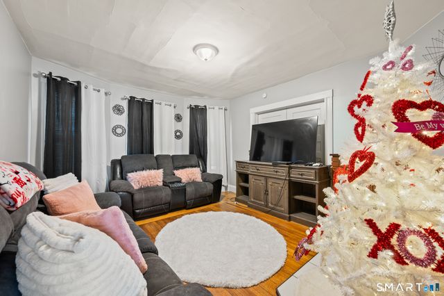 811 East Street, New Britain, CT 06051