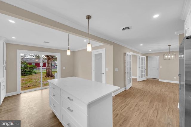 3 PEMBROKE LN, Toms River, NJ 08757