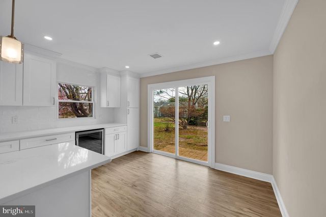 3 PEMBROKE LN, Toms River, NJ 08757