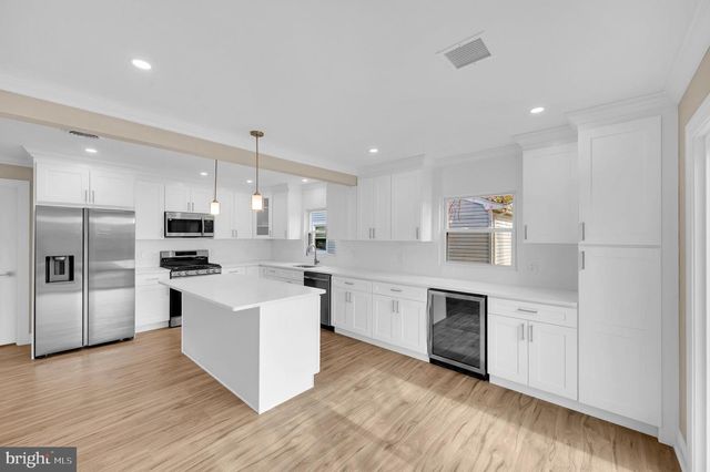 3 PEMBROKE LN, Toms River, NJ 08757