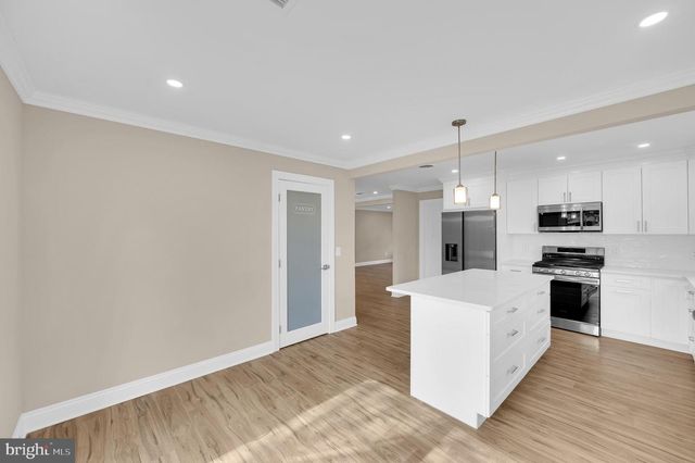 3 PEMBROKE LN, Toms River, NJ 08757