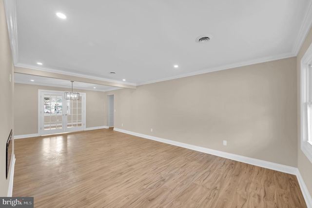3 PEMBROKE LN, Toms River, NJ 08757