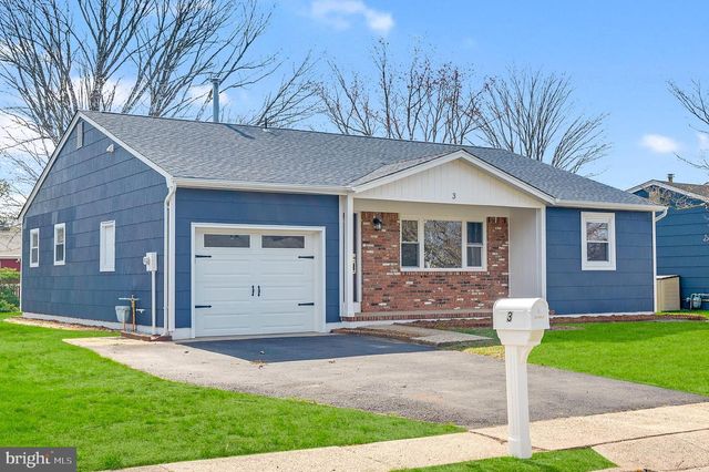 3 PEMBROKE LN, Toms River, NJ 08757