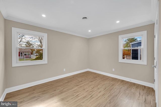 3 PEMBROKE LN, Toms River, NJ 08757