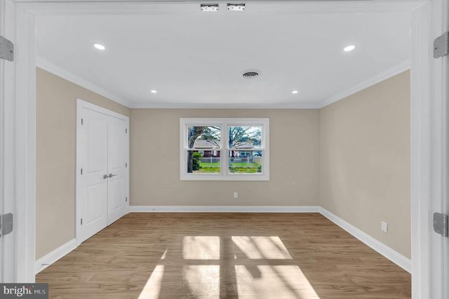 3 PEMBROKE LN, Toms River, NJ 08757