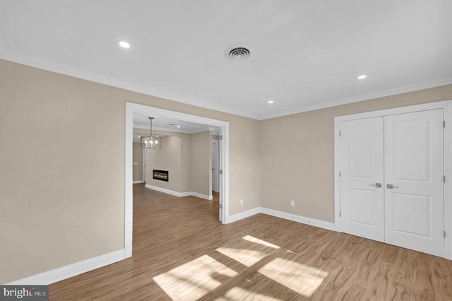 3 PEMBROKE LN, Toms River, NJ 08757