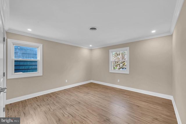 3 PEMBROKE LN, Toms River, NJ 08757