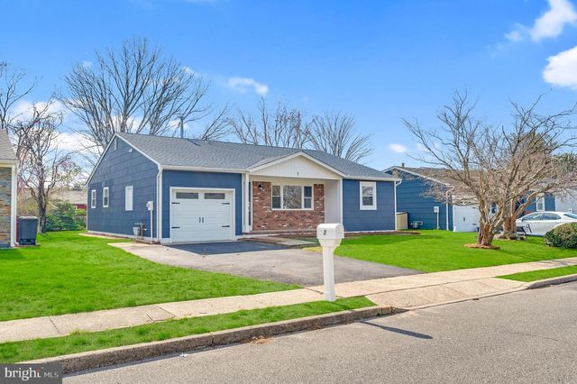 3 PEMBROKE LN, Toms River, NJ 08757