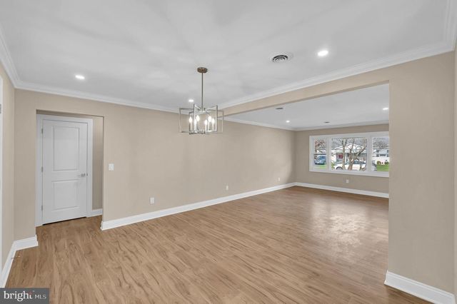 3 PEMBROKE LN, Toms River, NJ 08757