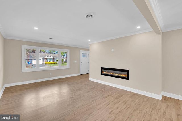 3 PEMBROKE LN, Toms River, NJ 08757