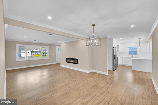 3 PEMBROKE LN, Toms River, NJ 08757