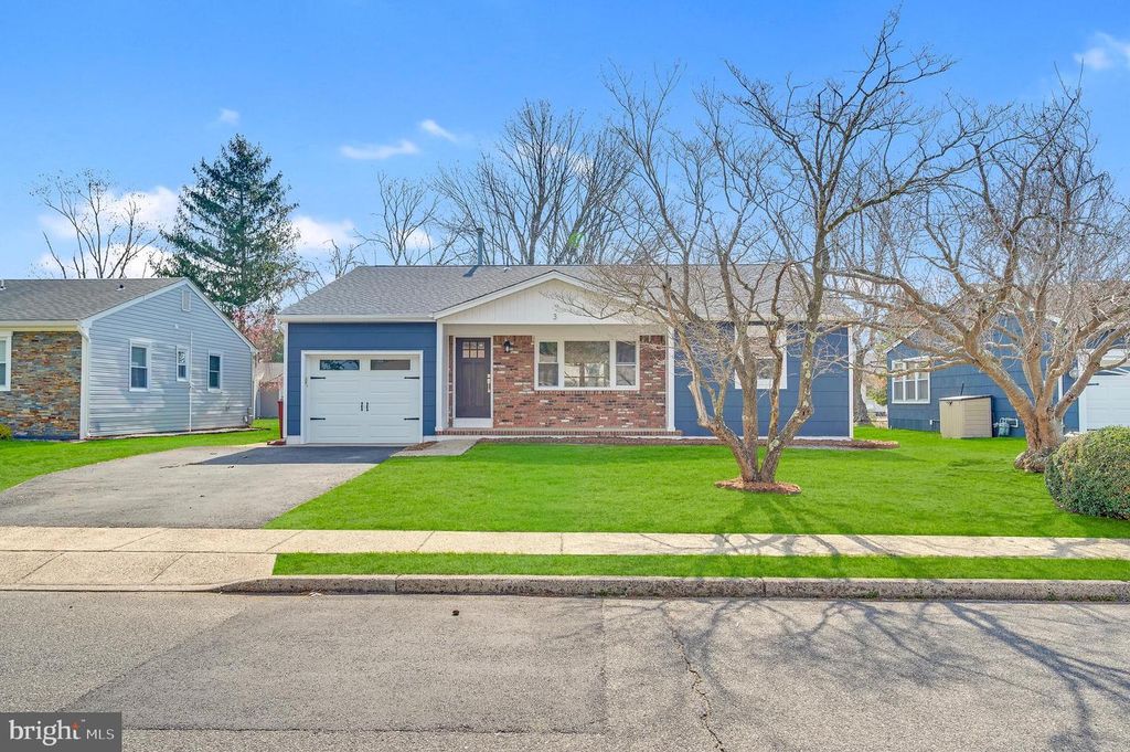3 PEMBROKE LN, Toms River, NJ 08757