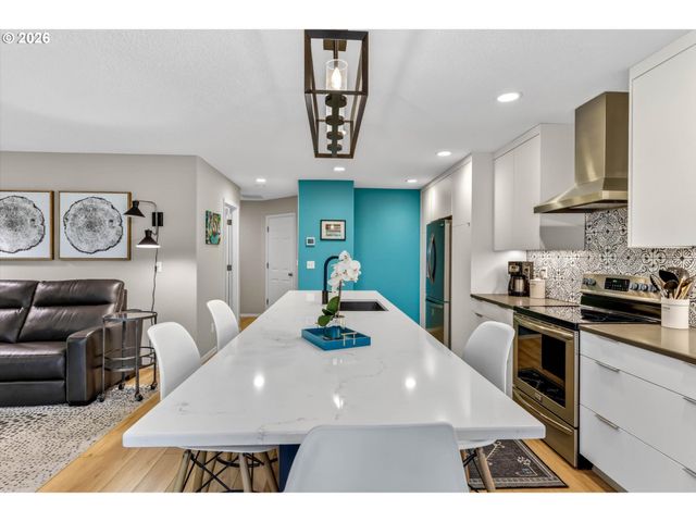 15410 Nw SWEETGALE Ln, Portland, OR 97229