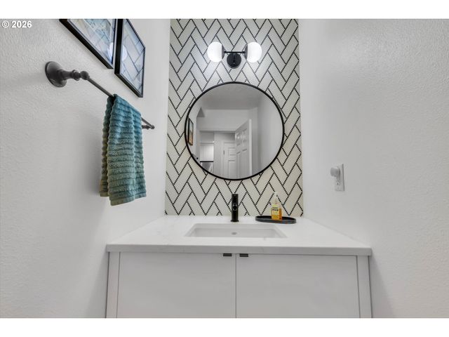 15410 Nw SWEETGALE Ln, Portland, OR 97229