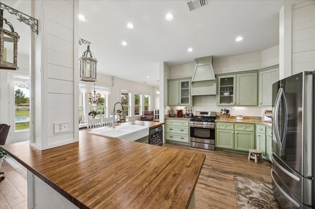 2135 Blue Jay Way, Pattison, TX 77423