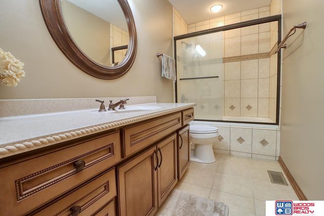 2720 S 75th Street, Lincoln, NE 68506