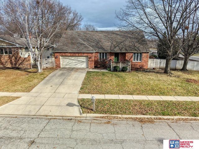 2720 S 75th Street, Lincoln, NE 68506