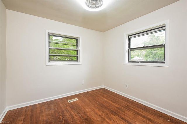 225 Thomas Nelson LN, Williamsburg, VA 23185