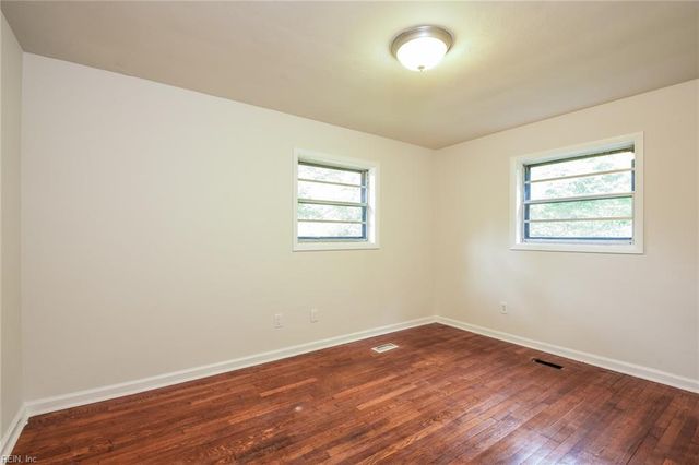 225 Thomas Nelson LN, Williamsburg, VA 23185