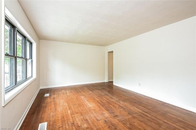 225 Thomas Nelson LN, Williamsburg, VA 23185