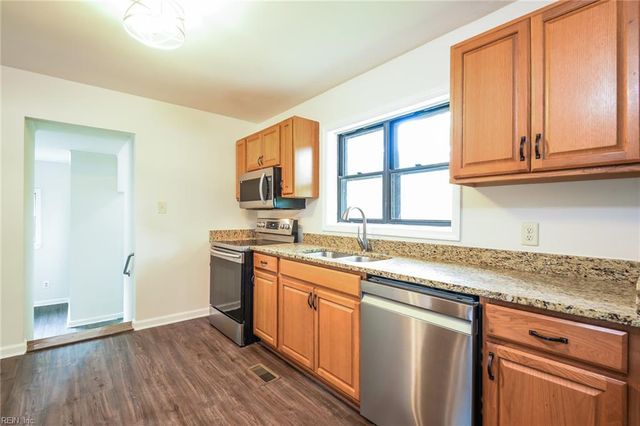 225 Thomas Nelson LN, Williamsburg, VA 23185