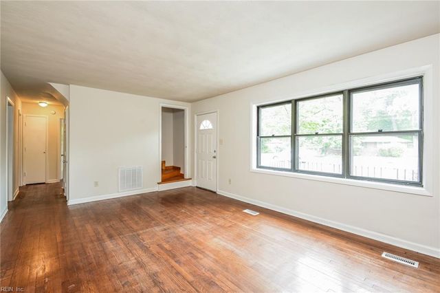 225 Thomas Nelson LN, Williamsburg, VA 23185